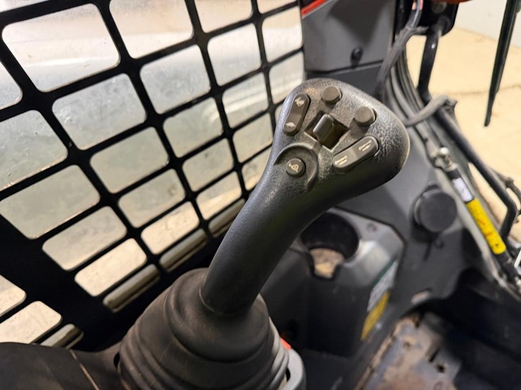 2022-bobcat-t76-image-28