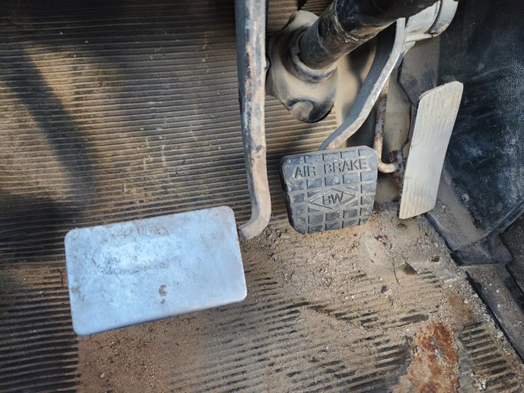 international-8100-image-56