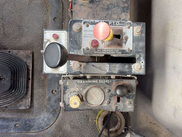 1999-mack-cl713-image-45