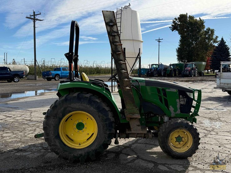 john-deere-4044m-image-6