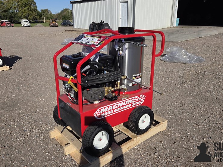 2025-magnum-4000-series-hot-water-pressure-washer-image-1