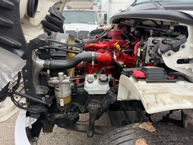 2018-freightliner-m2-106-image-14