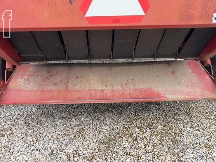 new-holland-660-image-12