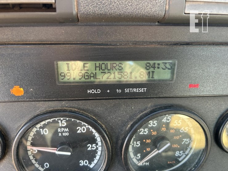 2012-freightliner-cascadia-125-image-23