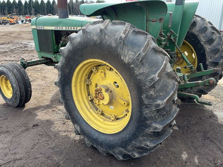 john-deere-2640-image-5