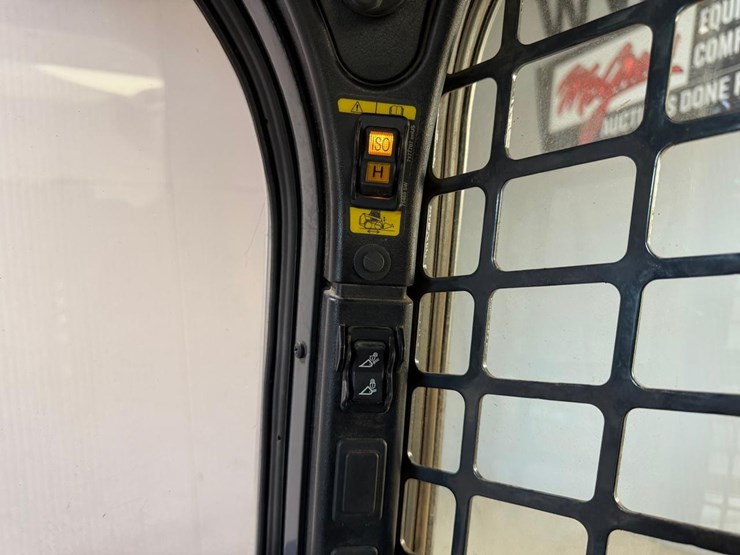 2023-bobcat-t770-image-30