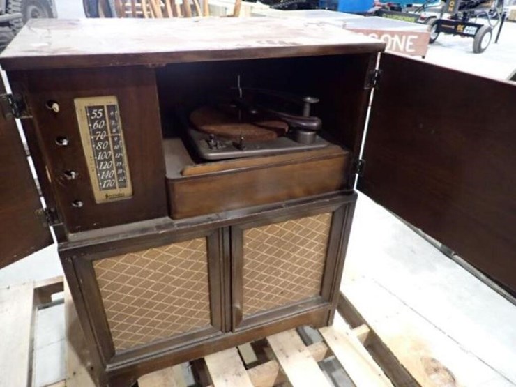 antique-25-in.-x-32-in.-x-15-in.-radio-cabinet/-image-1
