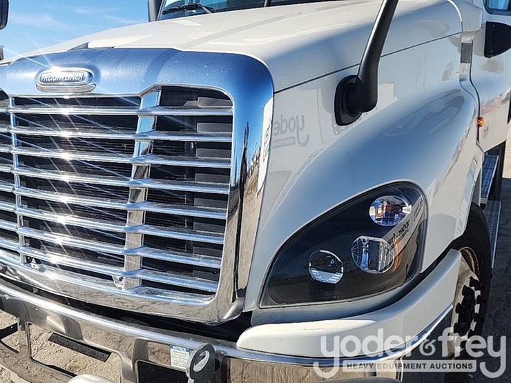 2018-freightliner-cascadia-125-image-37