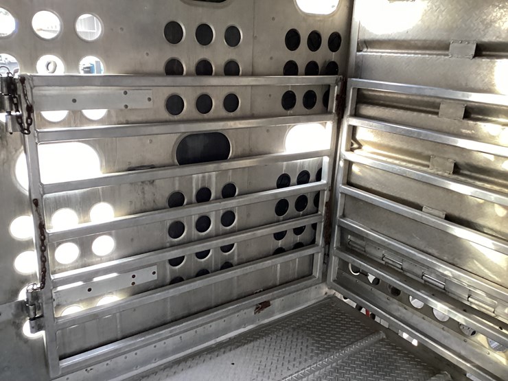 #4675-•-2014-merrit-cattle-trailer-image-21