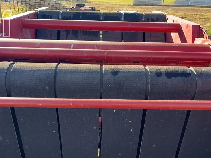 2010-new-holland-br7070-image-12