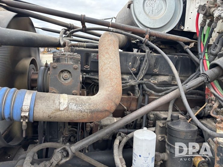 freightliner-fld112-image-40