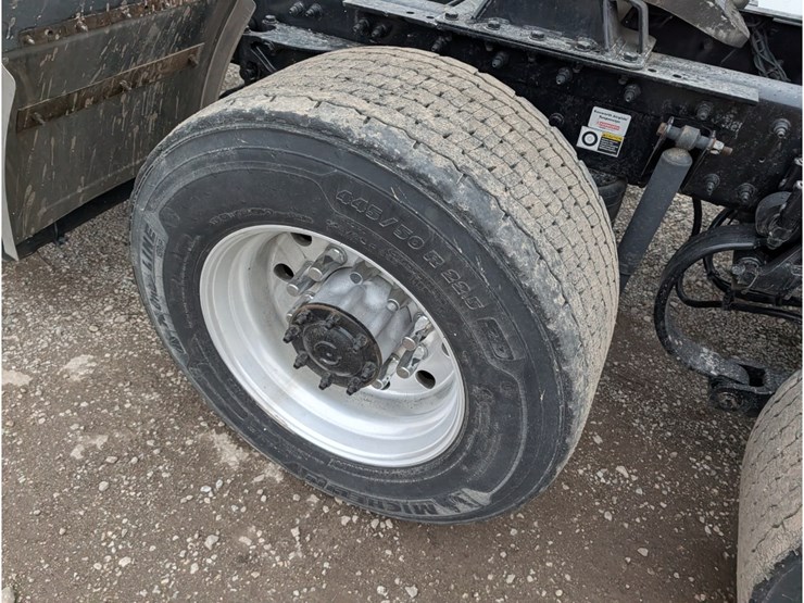 2020-kenworth-t680-image-12