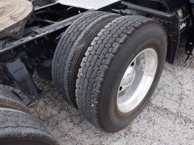 2021-freightliner-cascadia-126-image-11