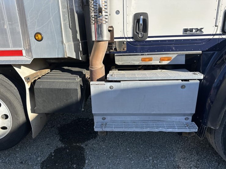 2017-international-hx615-image-17