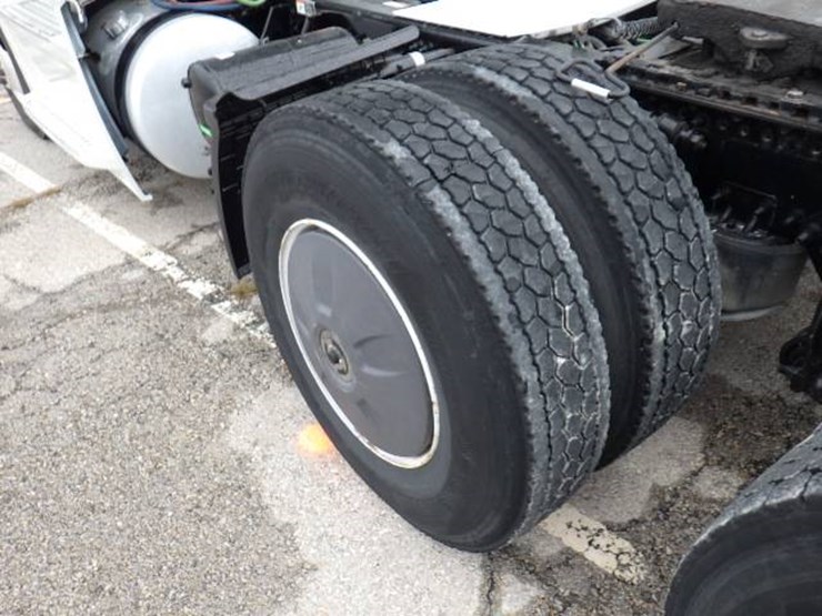 freightliner-cascadia-126-image-15