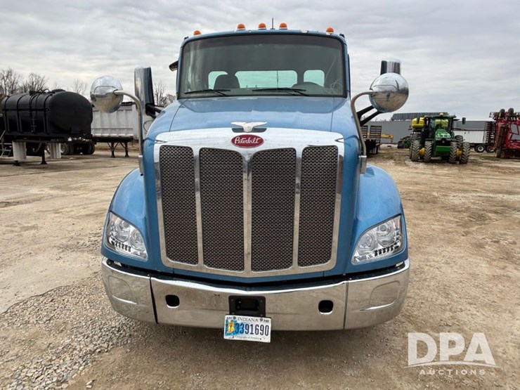 peterbilt-579-image-3