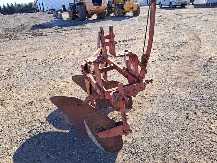 international-2-bottom-plow-image-5