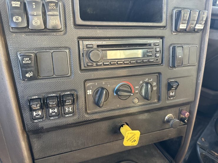 2017-international-hx615-image-55