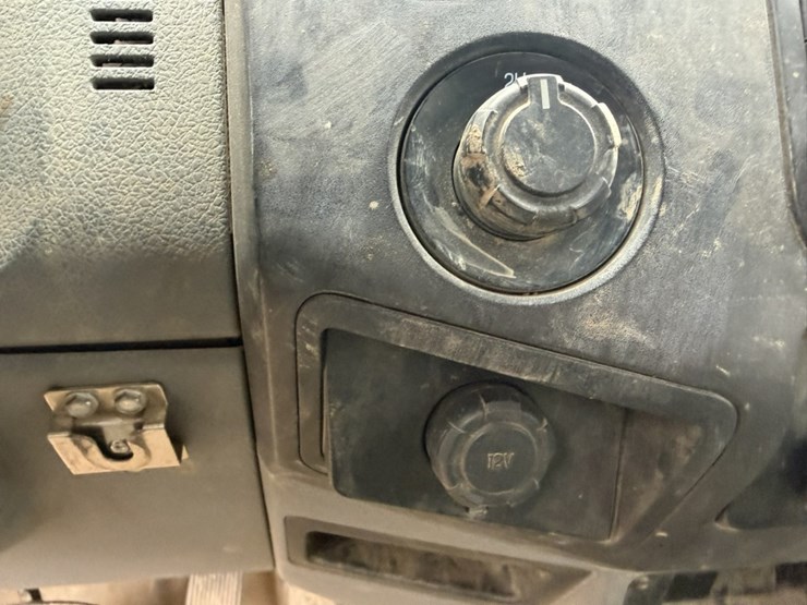 2011-ford-f550-image-35