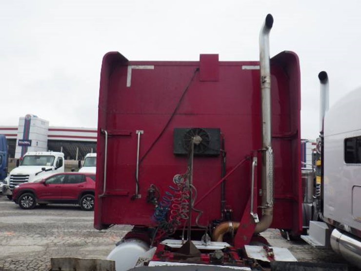 peterbilt-386-image-14