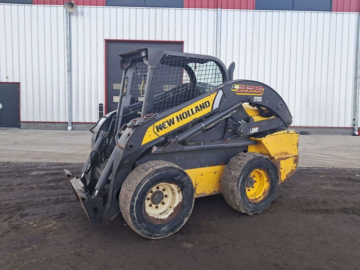 new-holland-l225-image-1