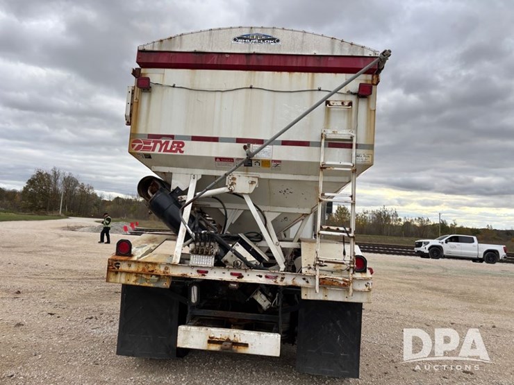 freightliner-fld112-image-10