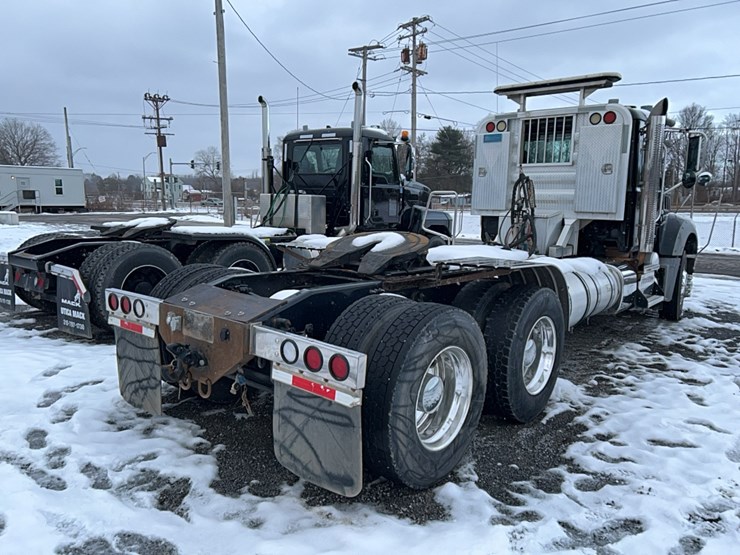 2012-mack-gu713-granite-truck-tractor-vn:1m1ax07yxcm011032-image-3