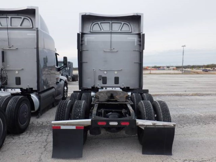 peterbilt-579-image-13