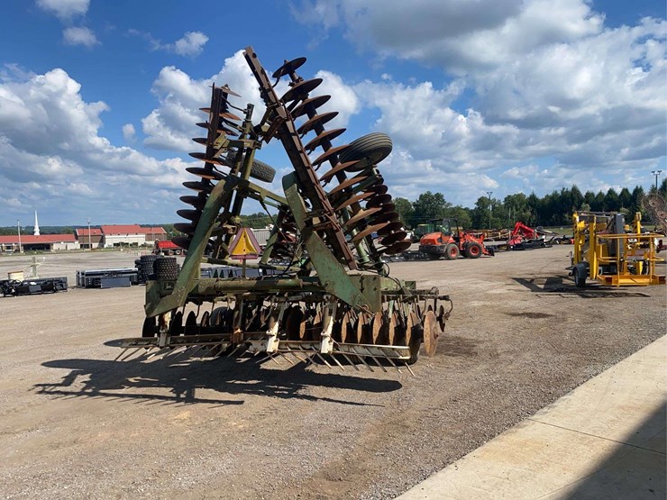 john-deere-235-image-5