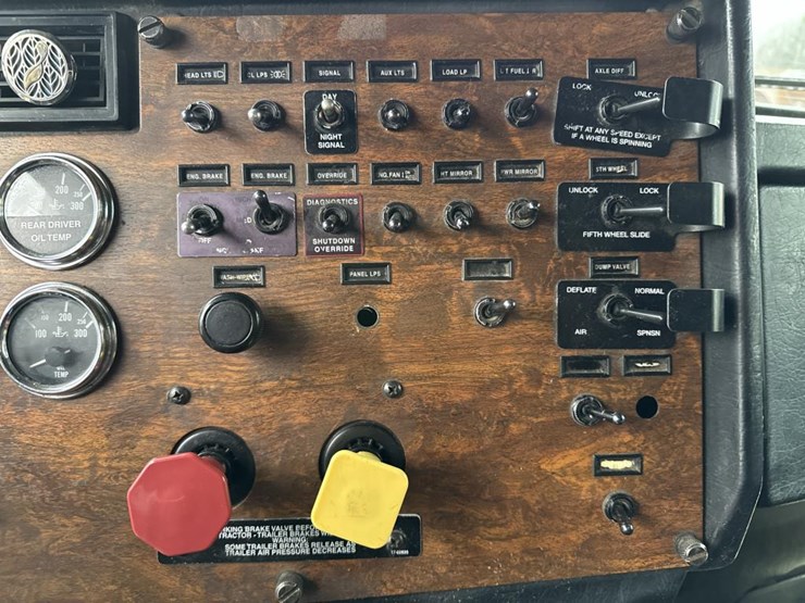 1999-peterbilt-379-image-79