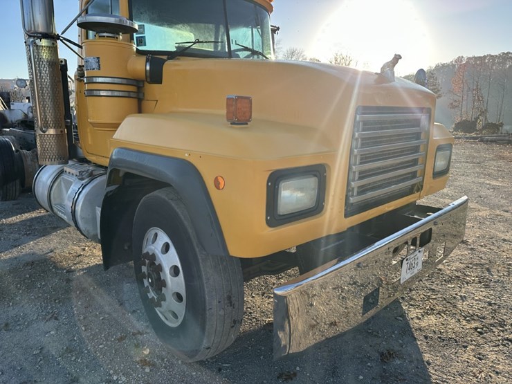 1996-mack-rd688s-image-23