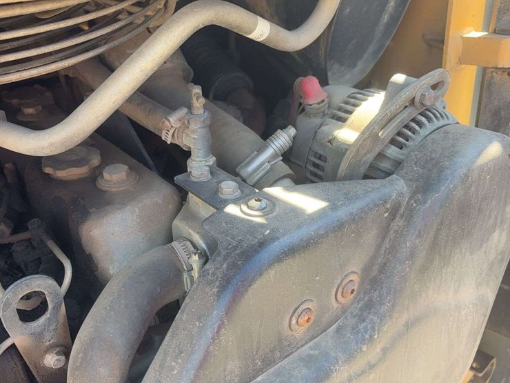 caterpillar-246-image-17