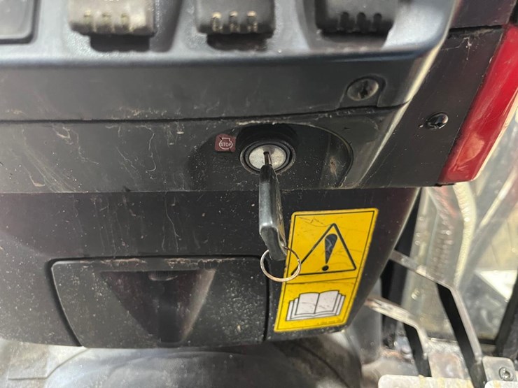 massey-ferguson-4708-image-30