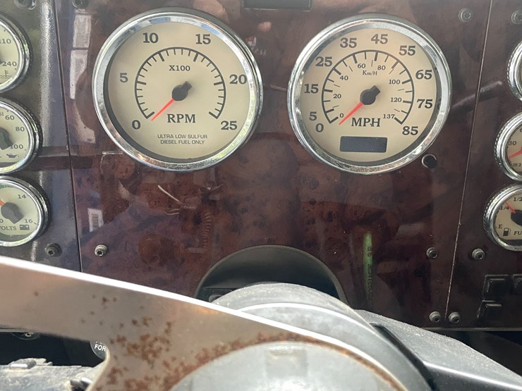 #210-•-2009-international-eagle-semi-tractor-(fall-creek,-wi)-(has-wi-title)-image-33