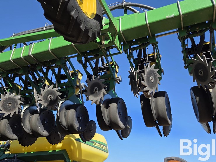 2011-john-deere-dr18-image-8