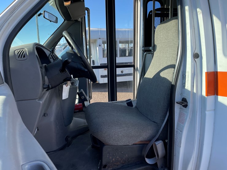 2001-ford-transit-image-18