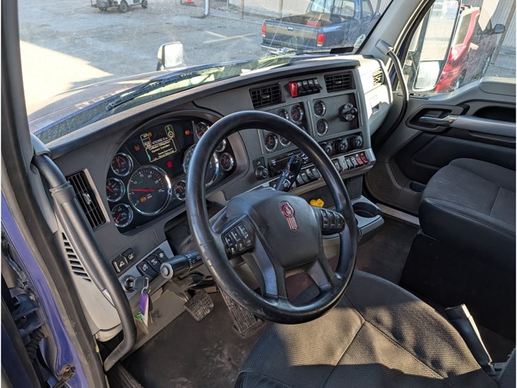 2020-kenworth-t680-image-23