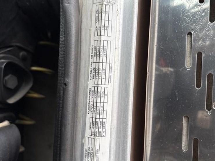 1999-peterbilt-379-image-103