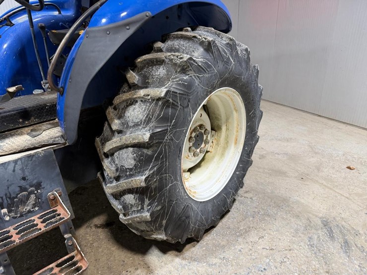 new-holland-tb110-image-10