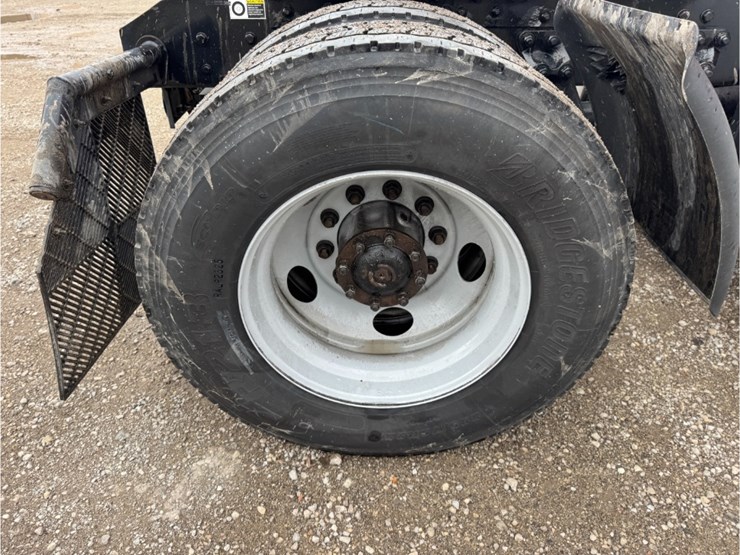 2021-kenworth-t680-image-9