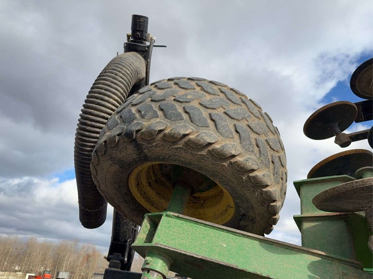 2011-john-deere-1990-image-16