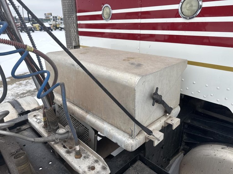 2007-peterbilt-385-image-19