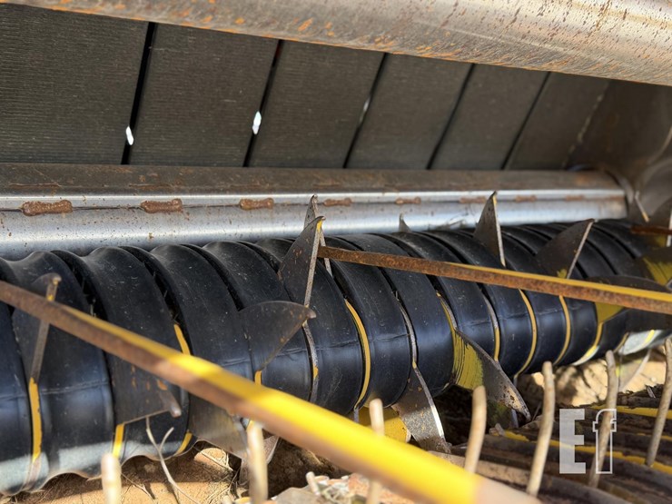 new-holland-roll-belt-560-image-14