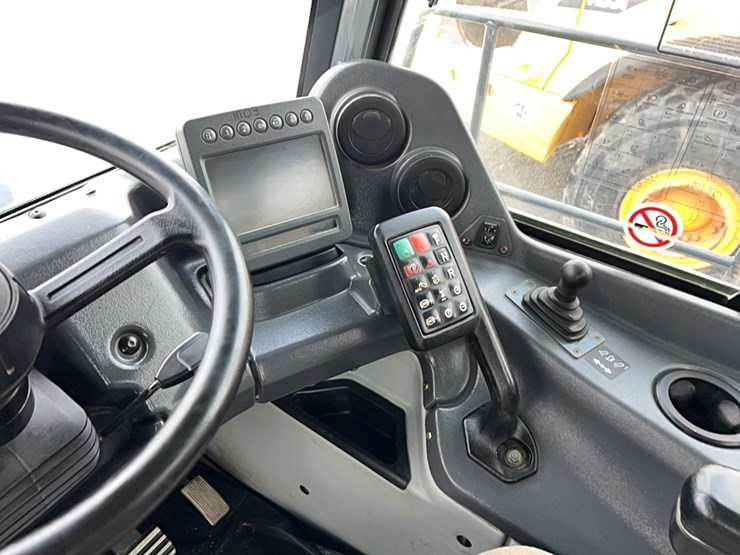 2019-deere-260e-image-19