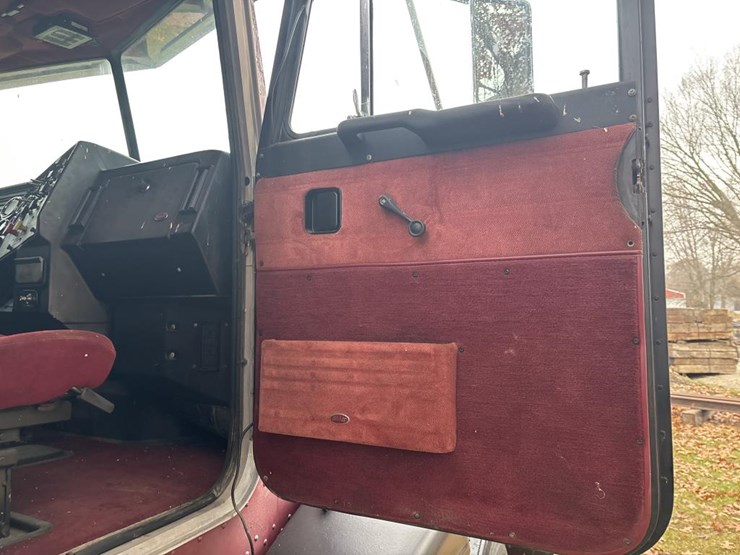 1988-peterbilt-377-image-32