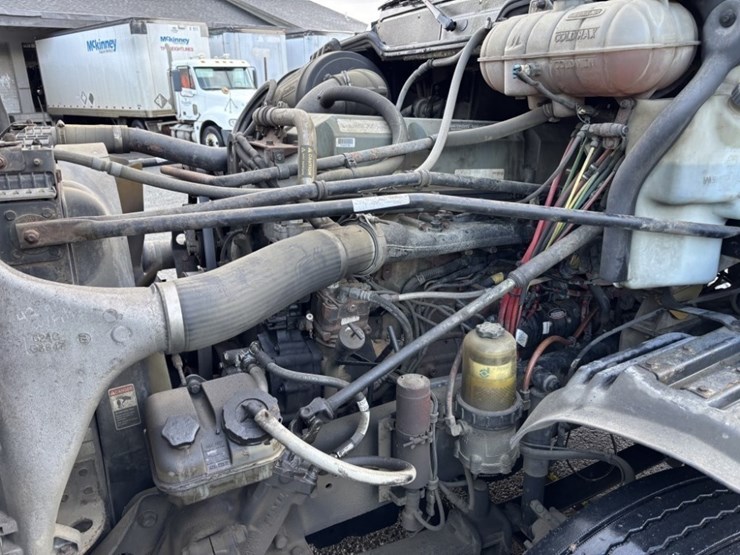 freightliner-s/a-truck-tractor-image-13