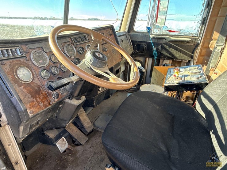 peterbilt-357-image-21