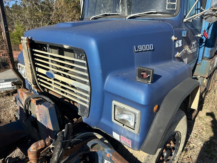 1990-ford-l9000-image-12