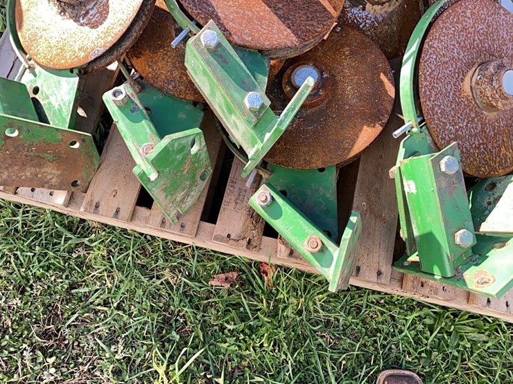 12---jd-dble-fertilizer-discs-for-2x2-image-8