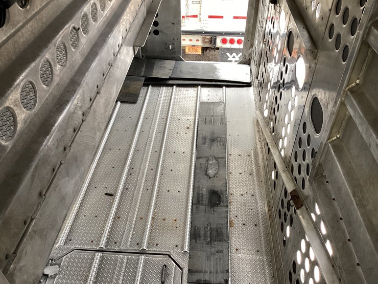 #4675-•-2014-merrit-cattle-trailer-image-26